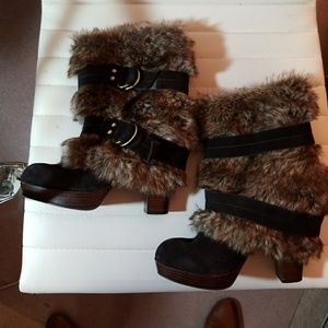 Boots with faux fur